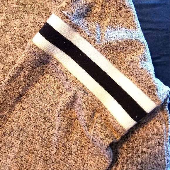Gently Loved..Maurices Pullover🧥 - Picture 1 of 6